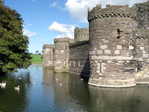 [An image showing Beaumaris Castle]